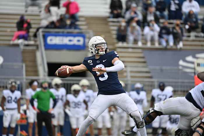 Quarterback Christian Veilleux